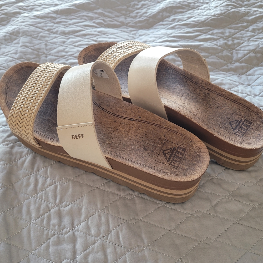 Reef Women's Cushion Vista Hi Sandals in Cream and Tan
